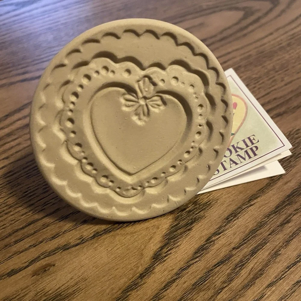 Classic Cookie Stamp - Pink‎ Floral Heart Design